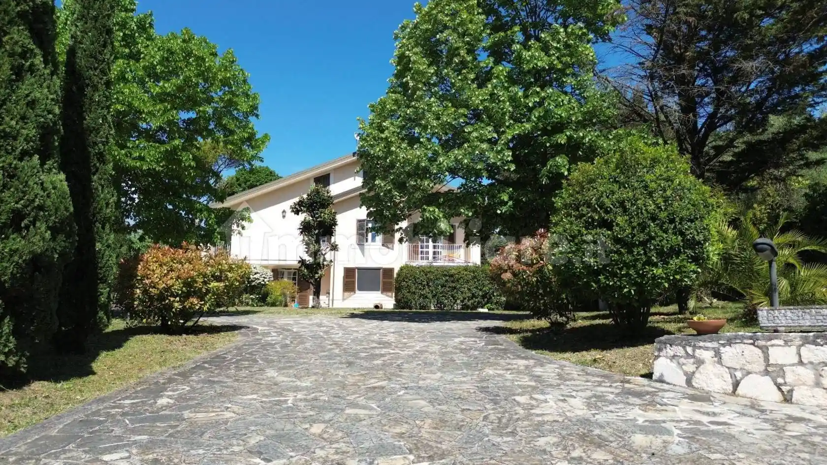 Villa in vendita a Cervaro
