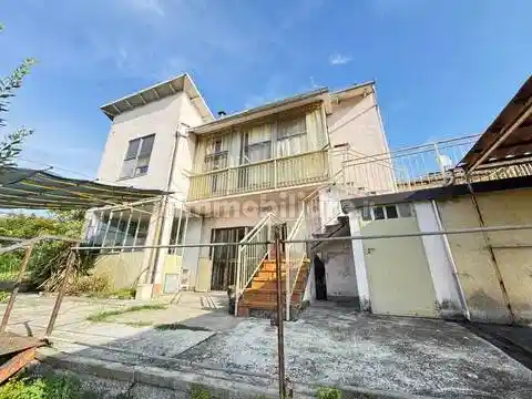 Villa in vendita a Camino