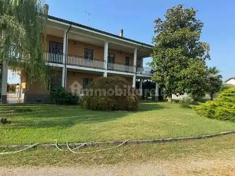 Villa in vendita a Casale Monferrato