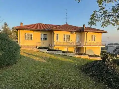 Villa in vendita a Casale Monferrato