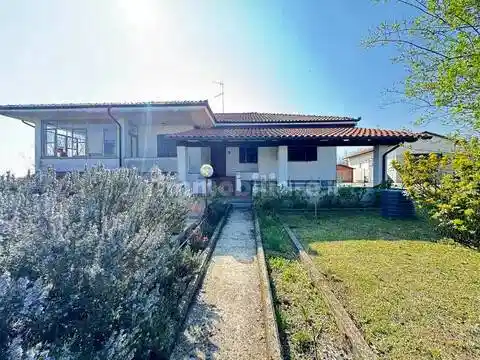 Villa in vendita a Casale Monferrato