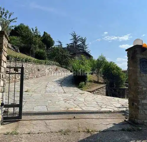 Villa in vendita a Cairo Montenotte