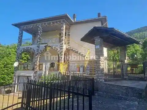 Appartamento in vendita a Zeri