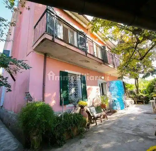 Villa in vendita a Carrara