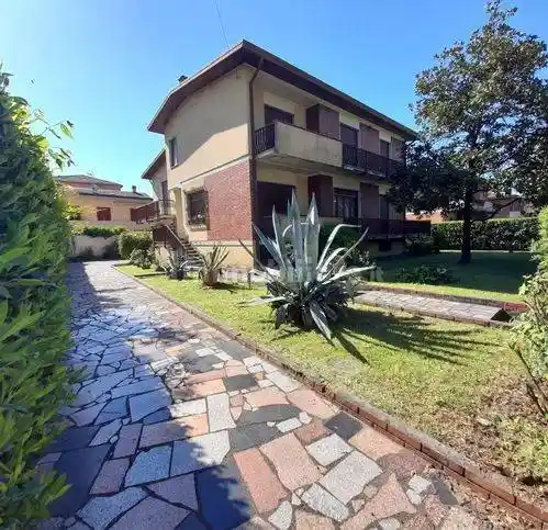 Villa in vendita a Carrara