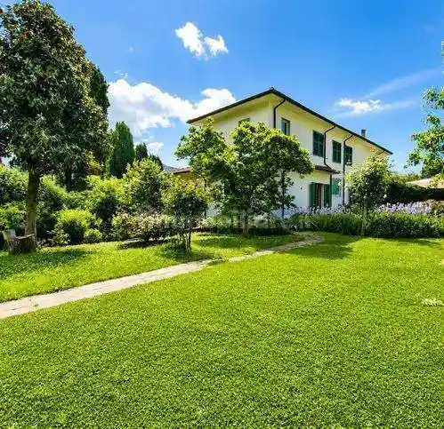 Villa in vendita a Carrara