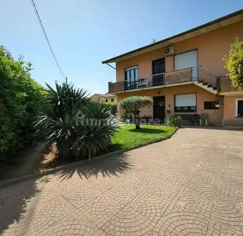 Villa in vendita a Carrara