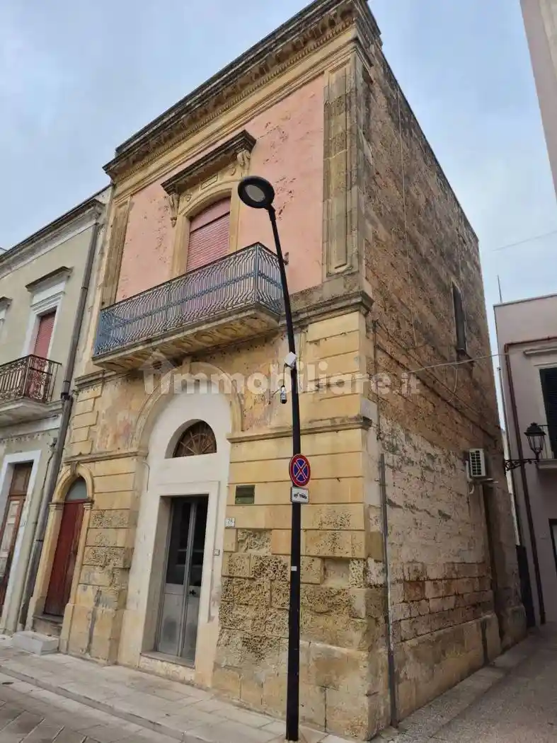 Palazzo - Edificio in vendita a Neviano