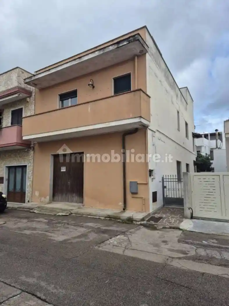 Villa in vendita a Aradeo