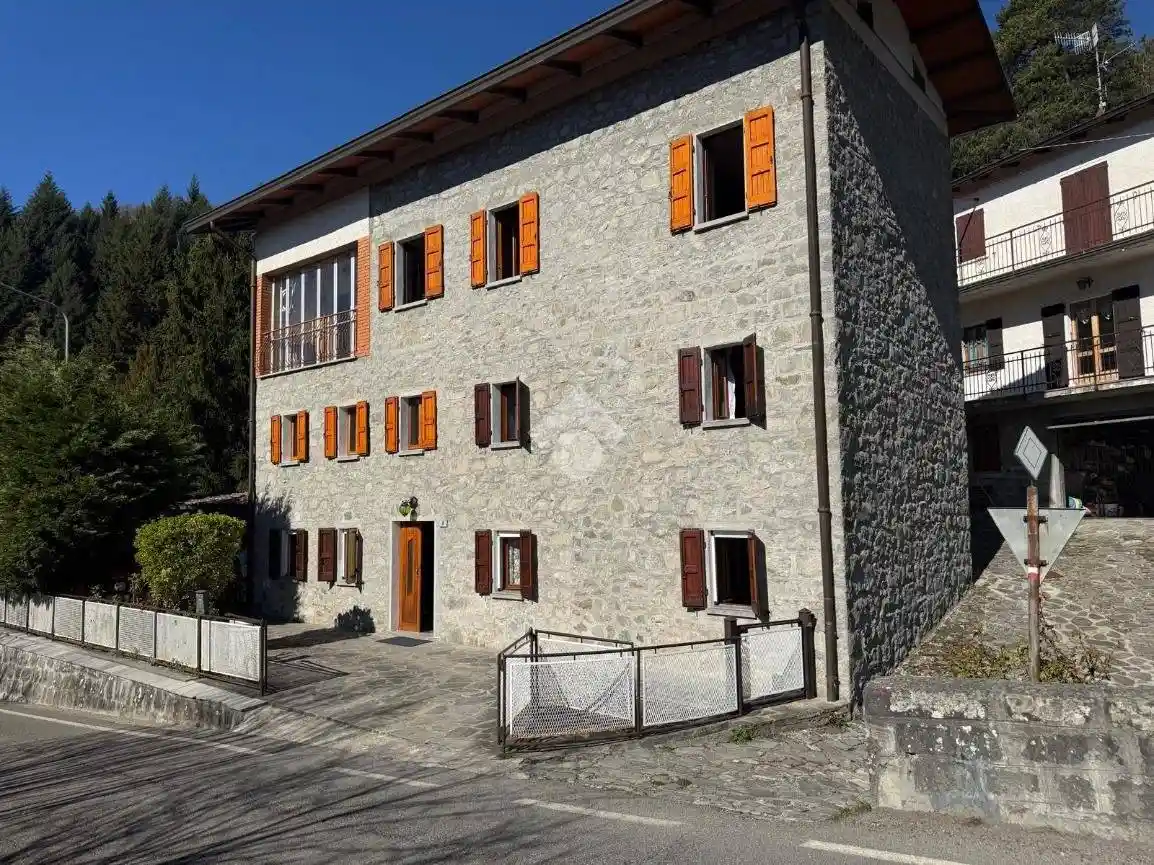 Casa indipendente in vendita a Ventasso