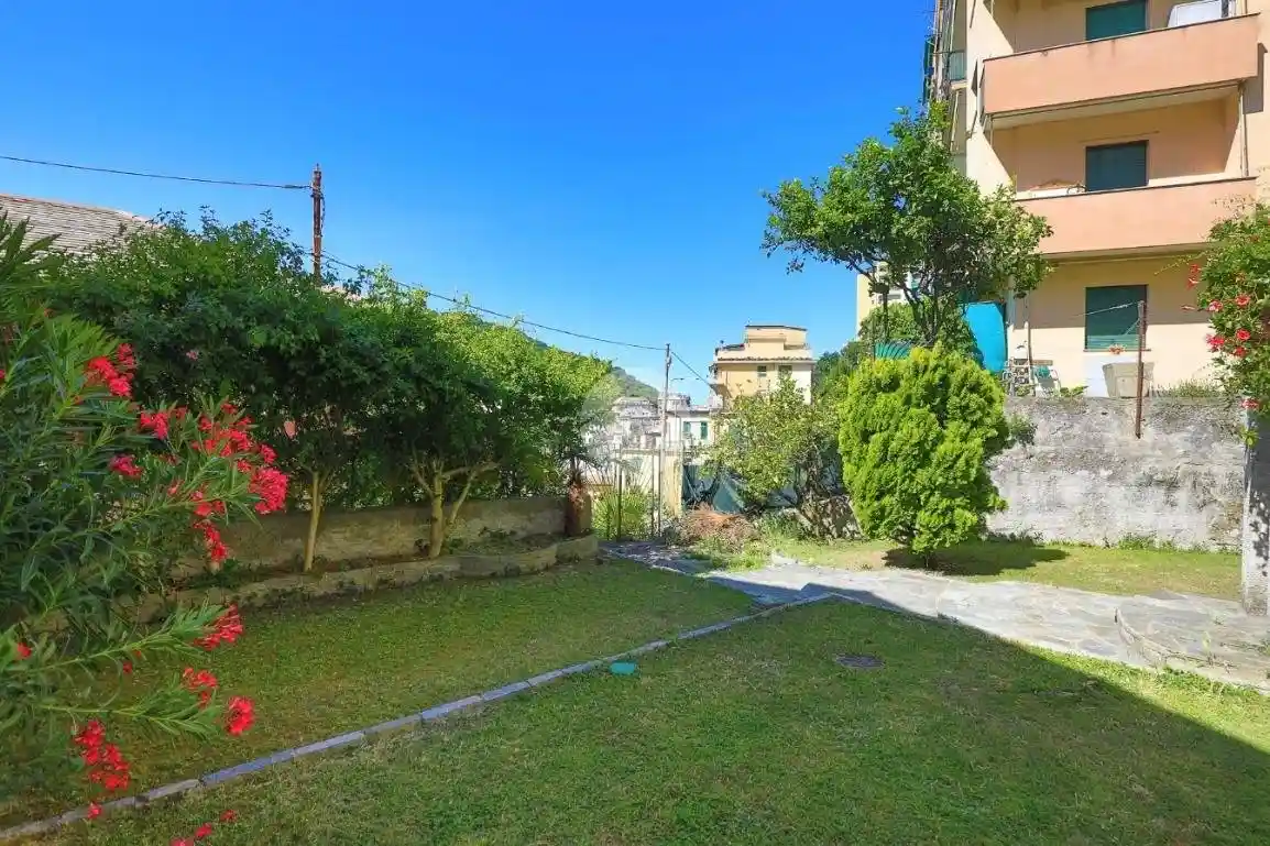 Casa indipendente in vendita a Genova