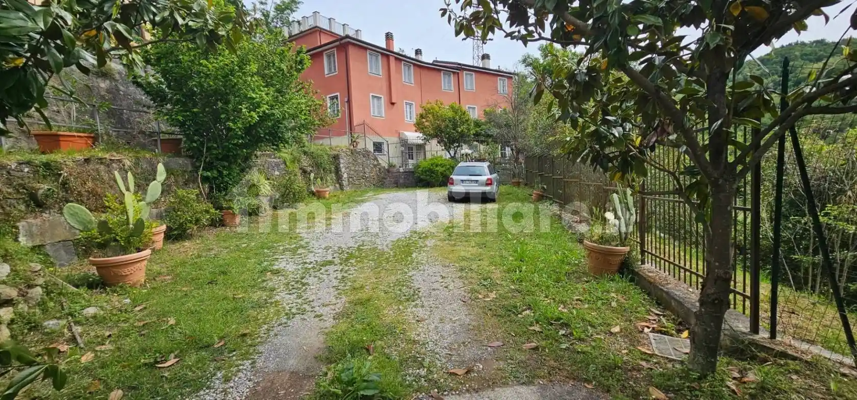 Casa indipendente in vendita a Mezzanego