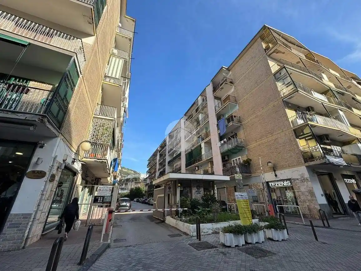 Appartamento in vendita a Napoli