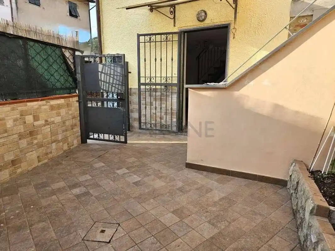 Casa indipendente in vendita a Massa