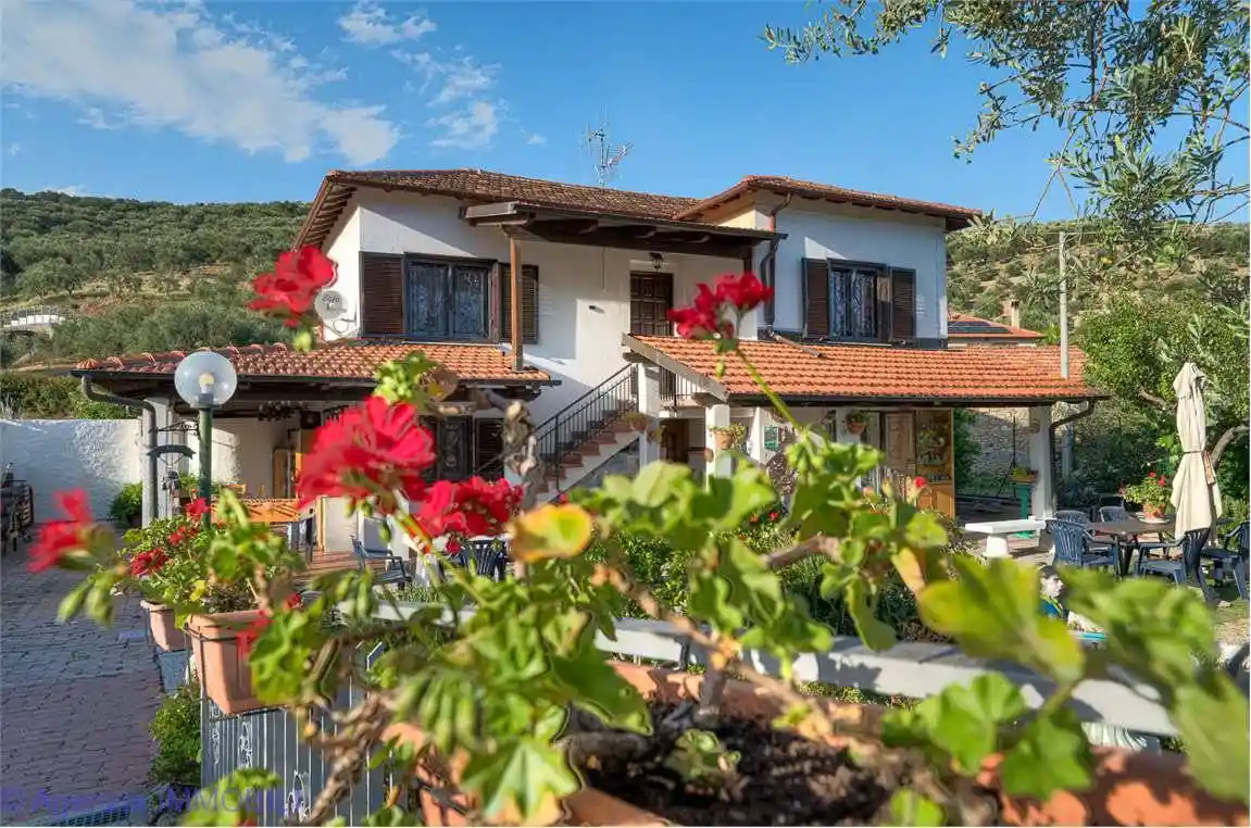 Villa in vendita a Diano San Pietro