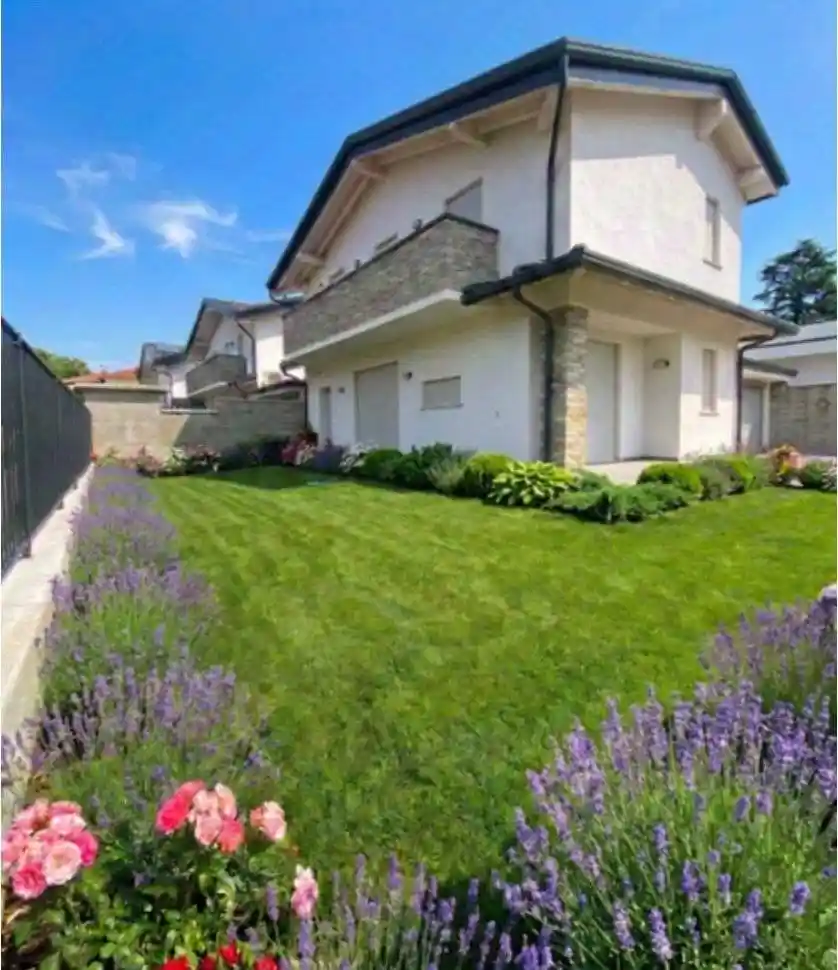 Villa in vendita a Gorla Minore