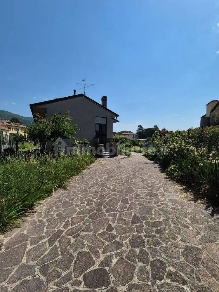 Villa in vendita a Olgiate Molgora