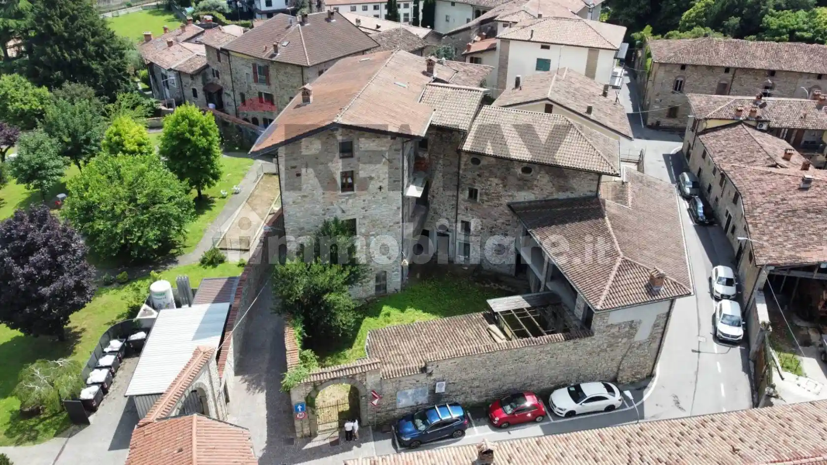 Palazzo - Edificio in vendita a Gorlago