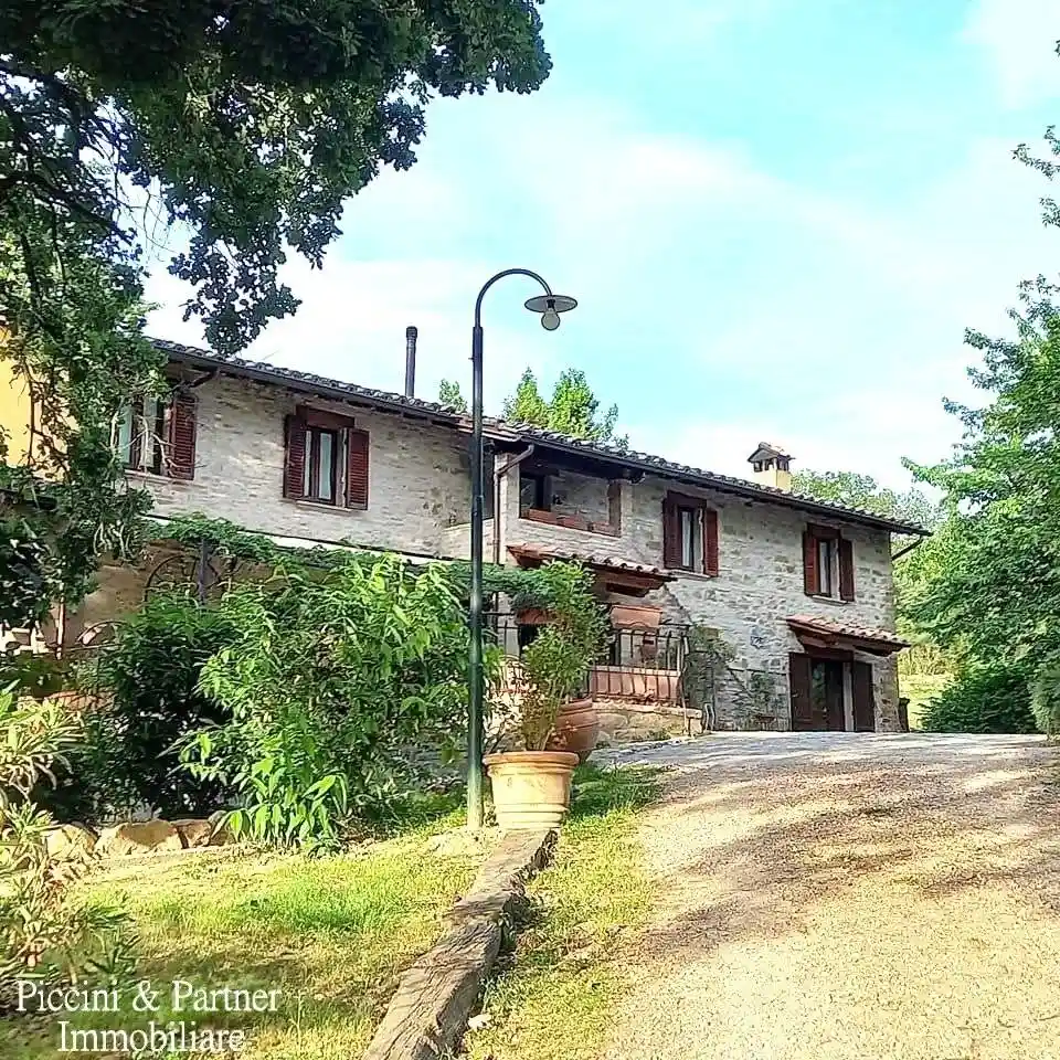 Rustico - Casale in vendita a Perugia
