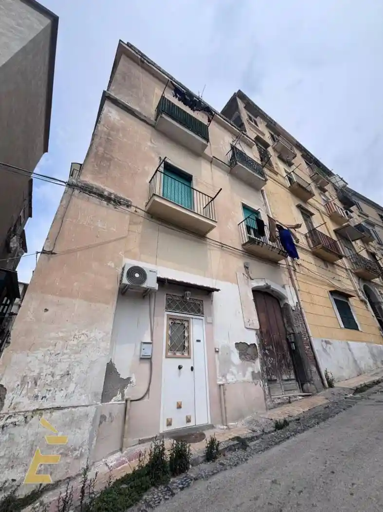 Palazzo - Edificio in vendita a Torre del Greco