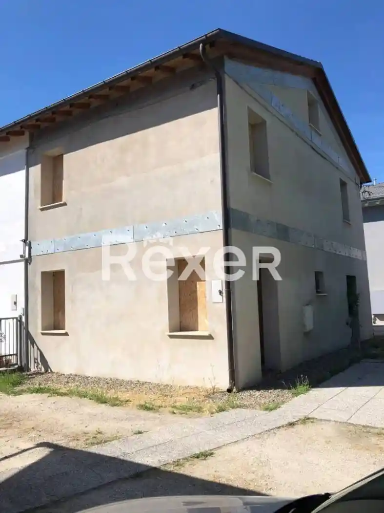 Casa indipendente in vendita a Novi di Modena