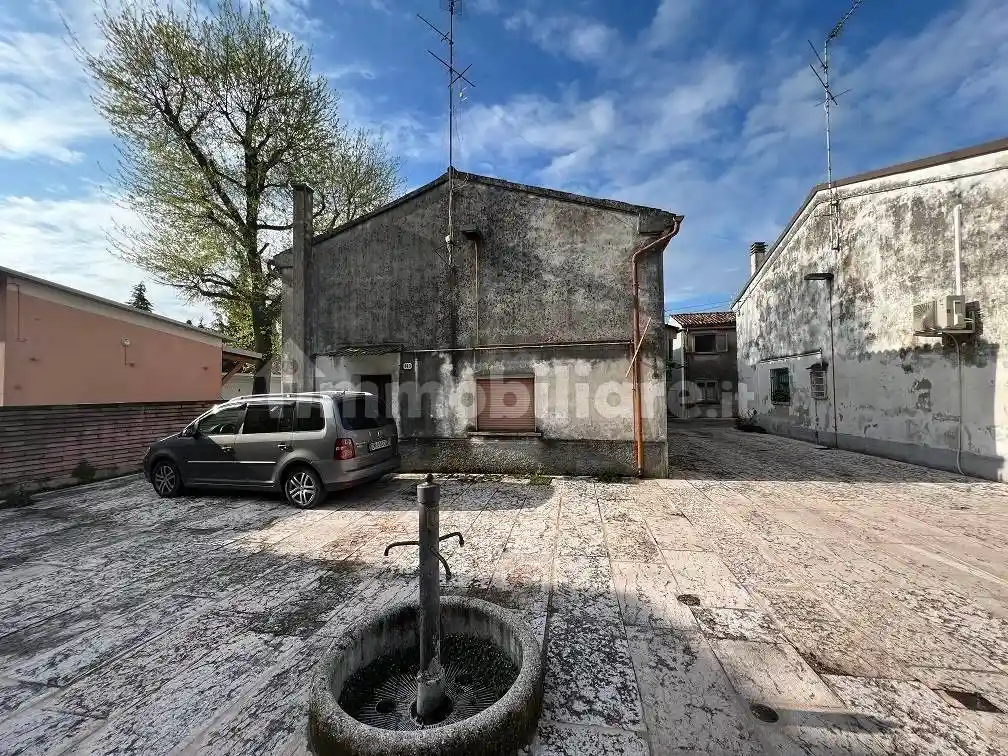 Casa indipendente in vendita a Mantova
