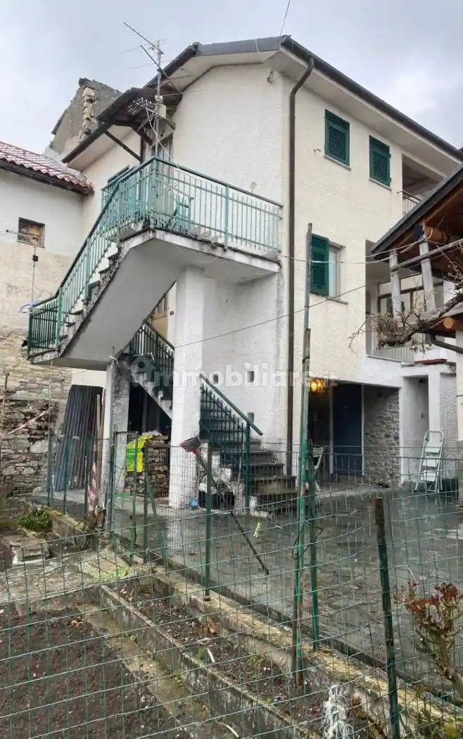 Casa indipendente in vendita a Rezzoaglio