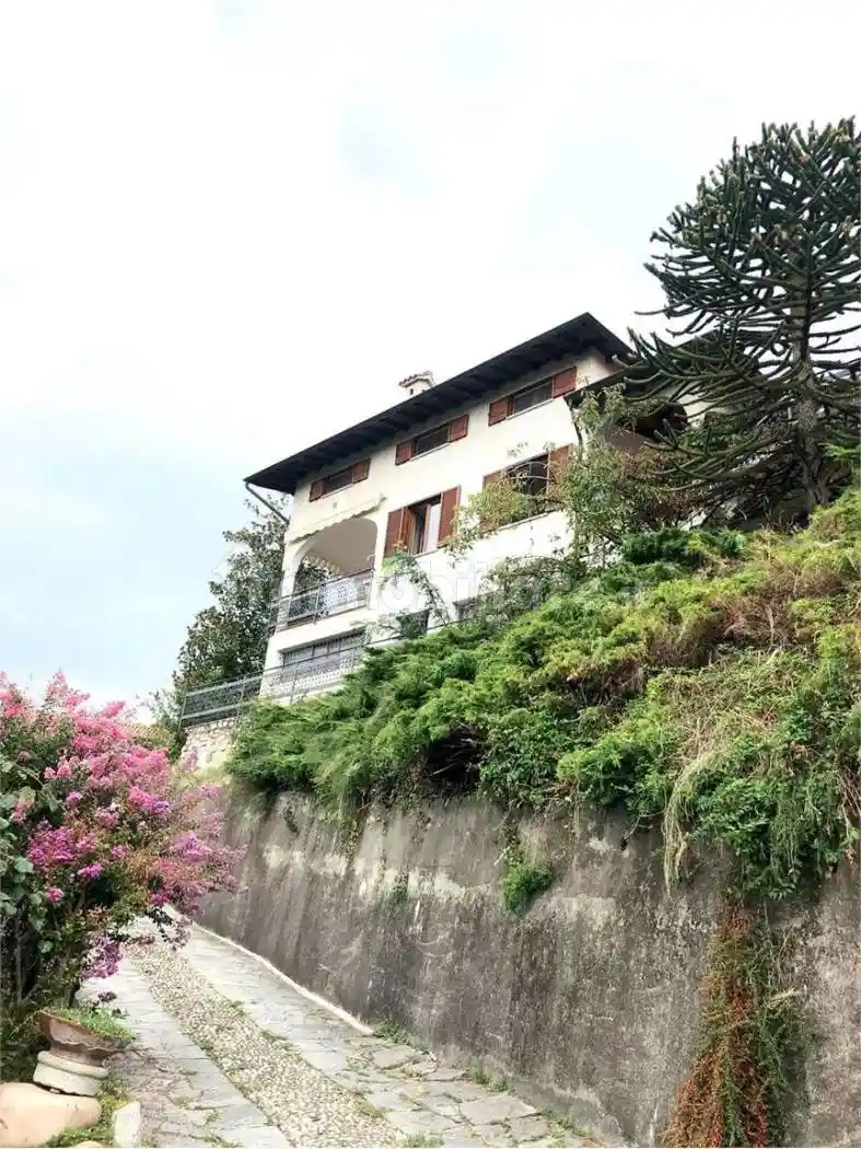Appartamento in affitto a Comerio