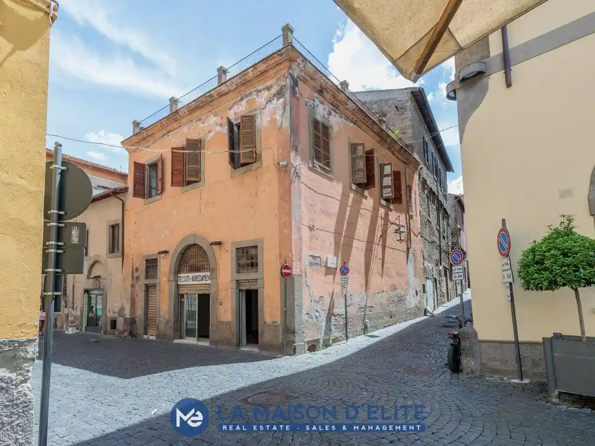 Palazzo - Edificio in vendita a Viterbo