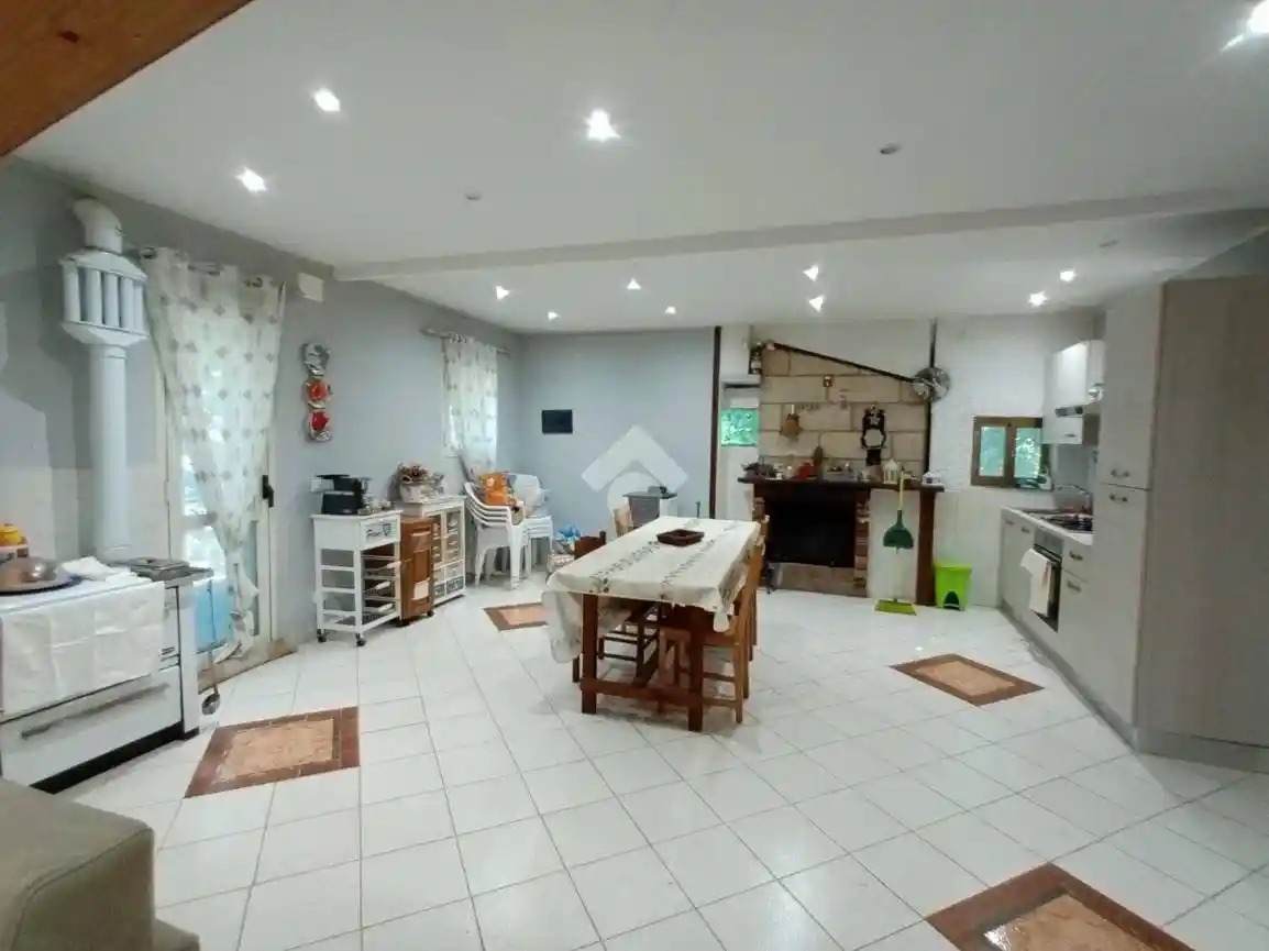Casa indipendente in vendita a Olevano Romano