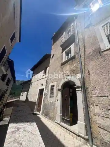 Casa indipendente in vendita a Rocca di Mezzo