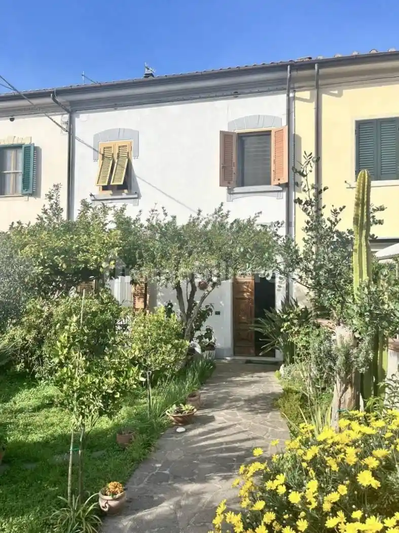 Casa indipendente in vendita a Cascina