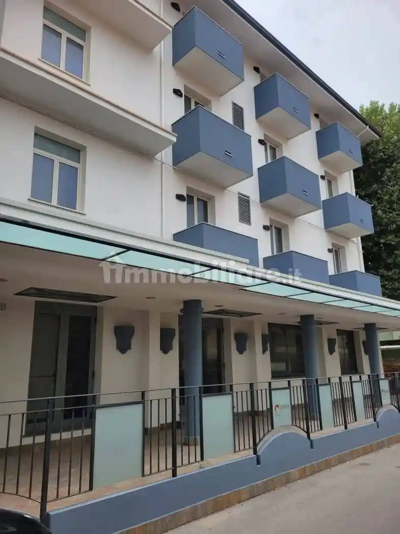 Palazzo - Edificio in vendita a Bellaria-Igea Marina