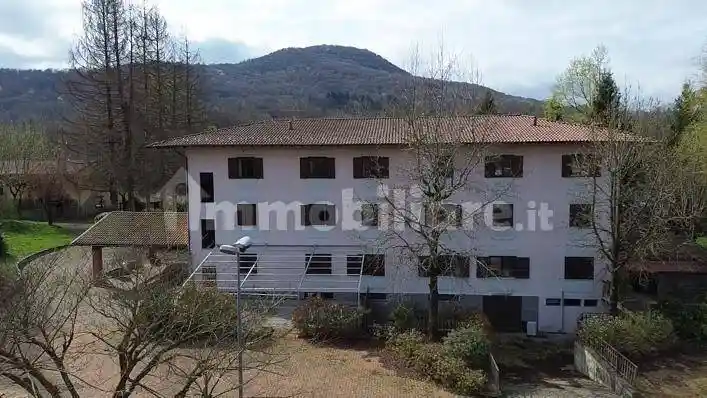 Palazzo - Edificio in vendita a Cunardo