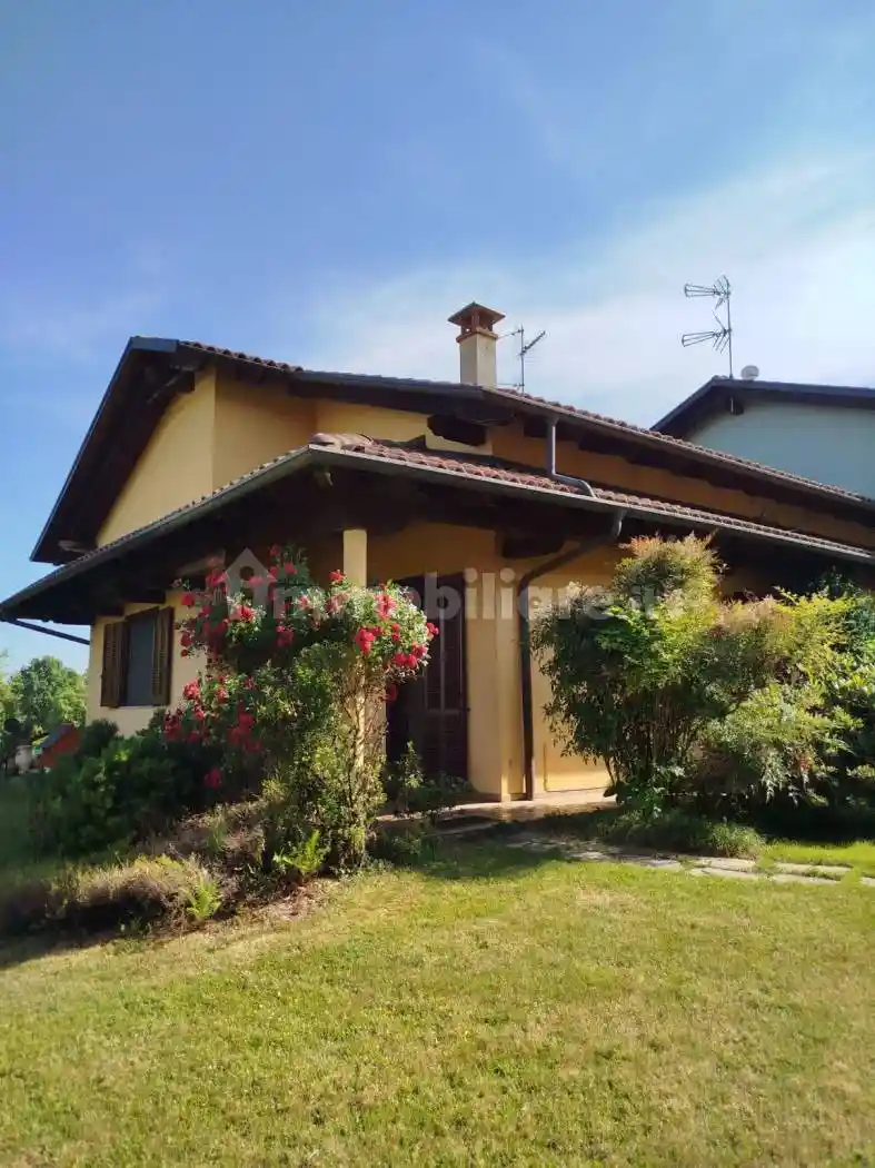 Villa in vendita a Camburzano