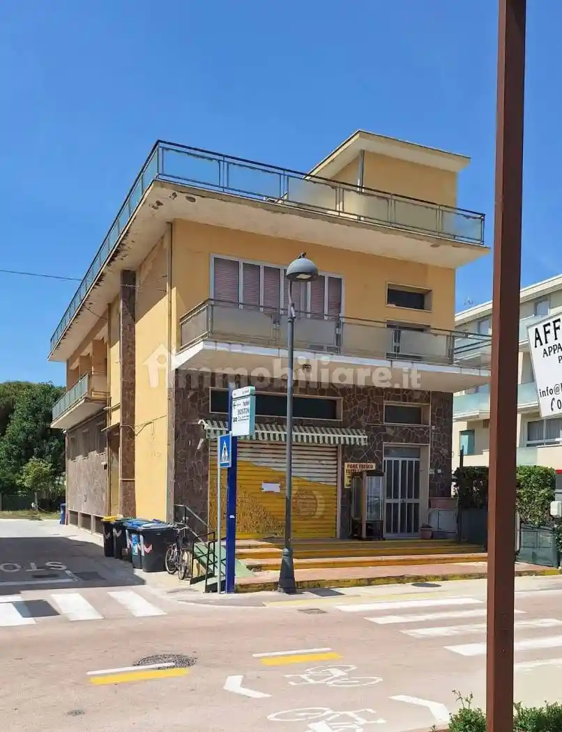 Palazzo - Edificio in vendita a Bellaria-Igea Marina