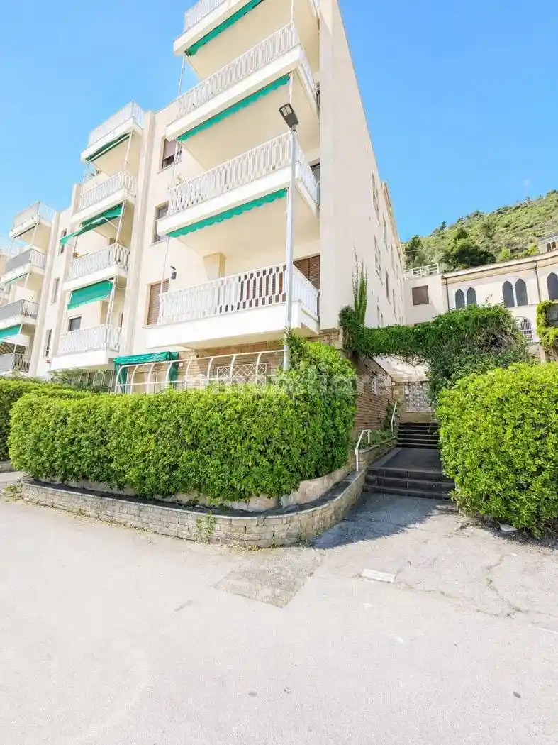 Appartamento in vendita a Laigueglia
