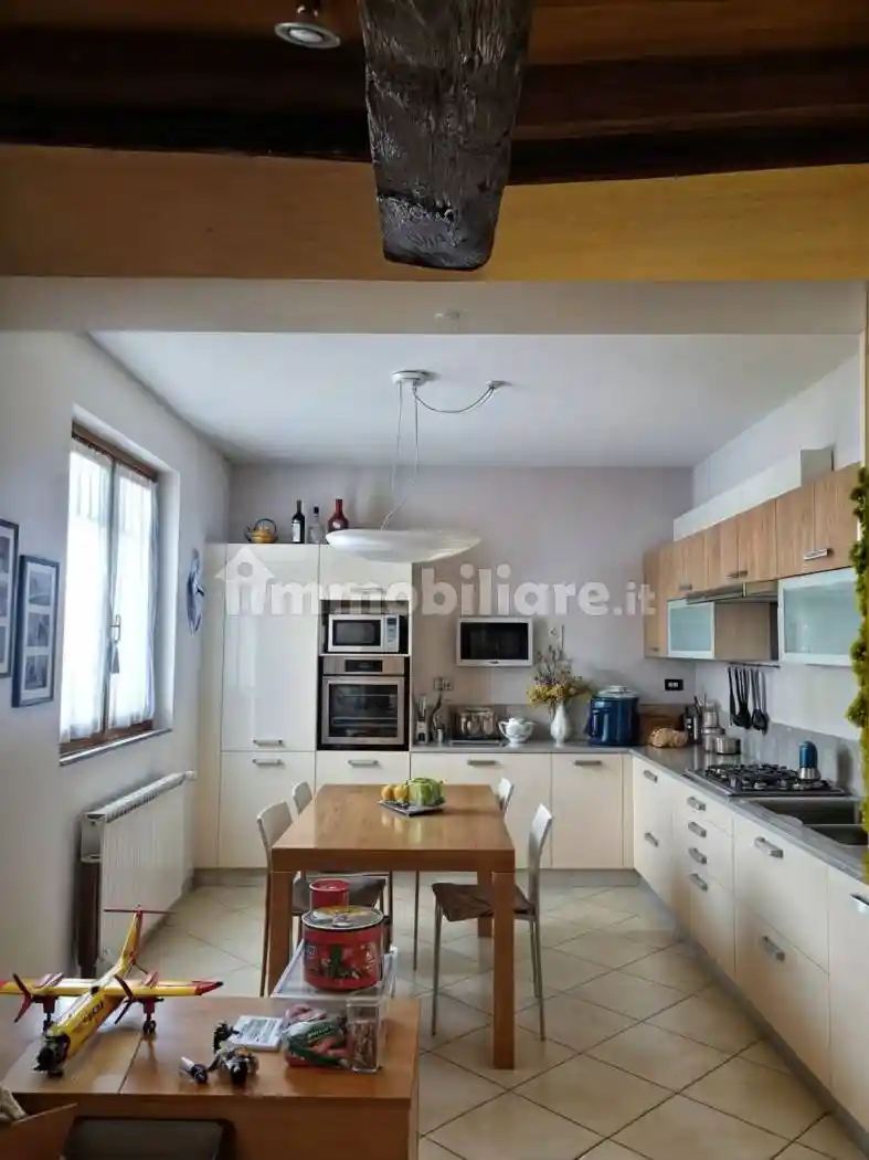 Casa indipendente in vendita a Montevarchi