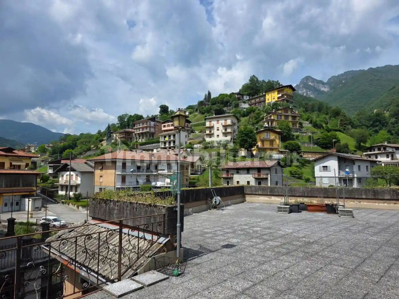 Palazzo - Edificio in vendita a Val Brembilla