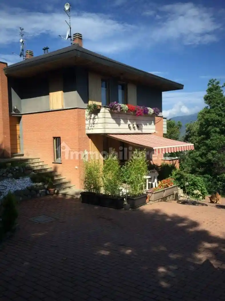 Villa in vendita a Castello Cabiaglio