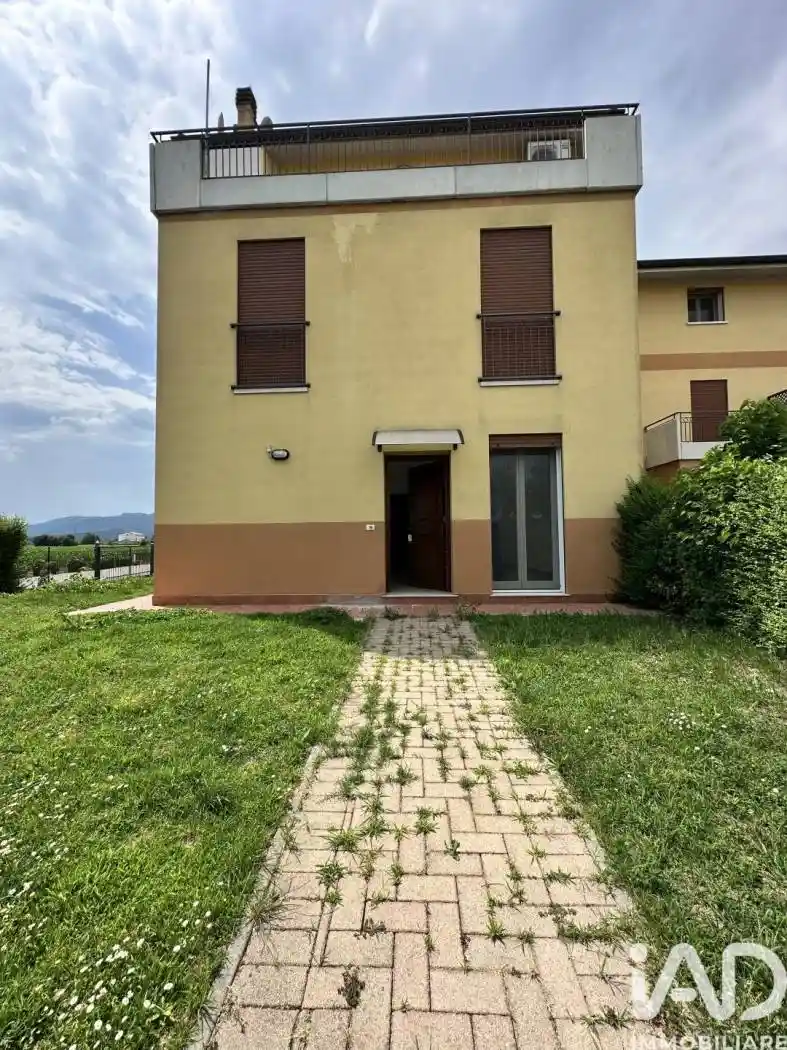 Villetta a schiera in affitto a Castegnero
