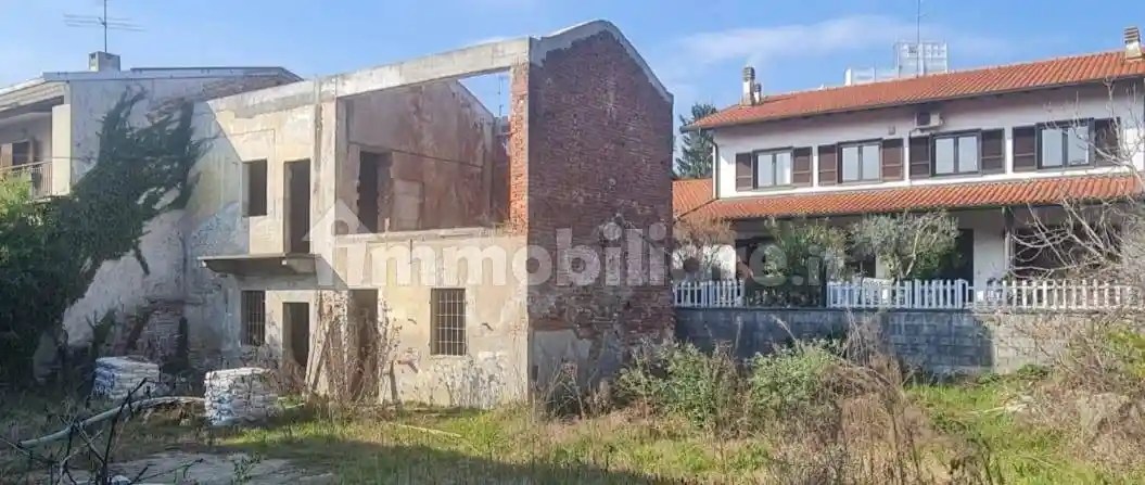 Palazzo - Edificio in vendita a Novara