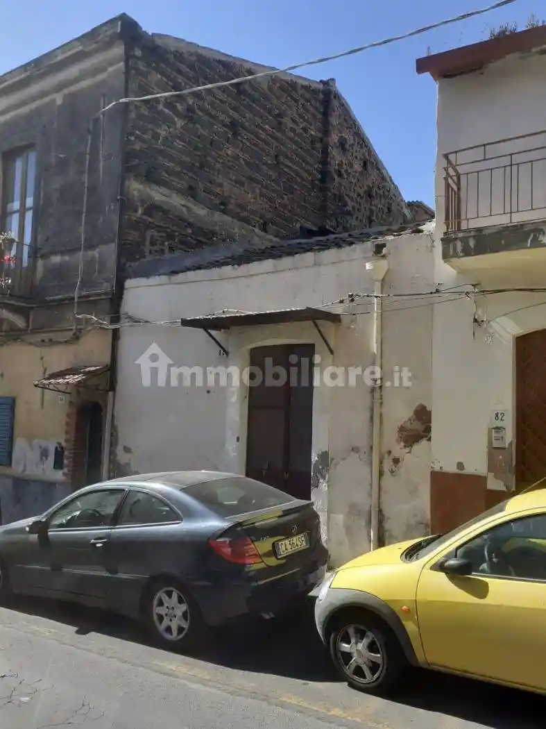 Palazzo - Edificio in vendita a Catania