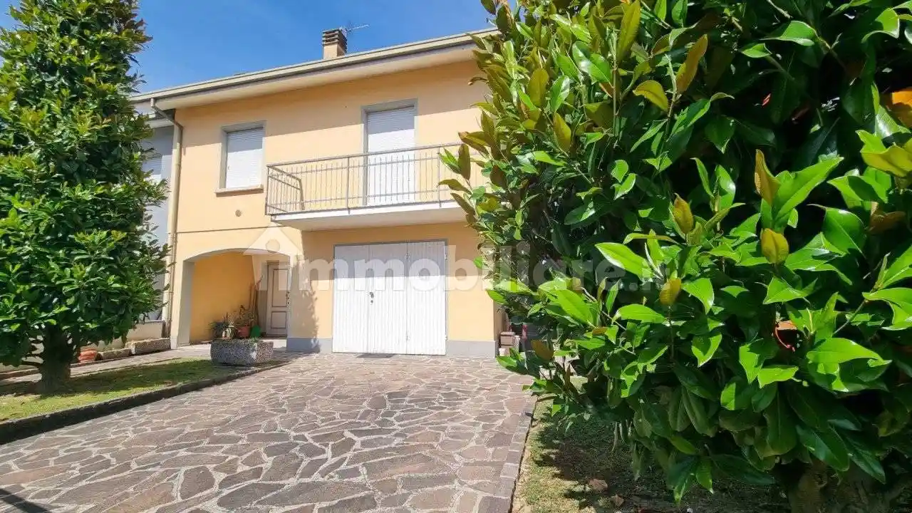 Villa in vendita a Campagnola Emilia