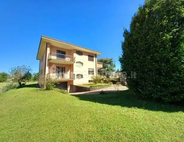 Villa in vendita a Cermenate