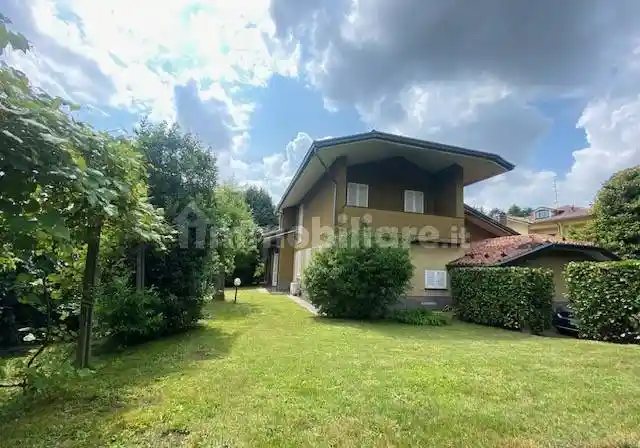 Villa in vendita a Cermenate