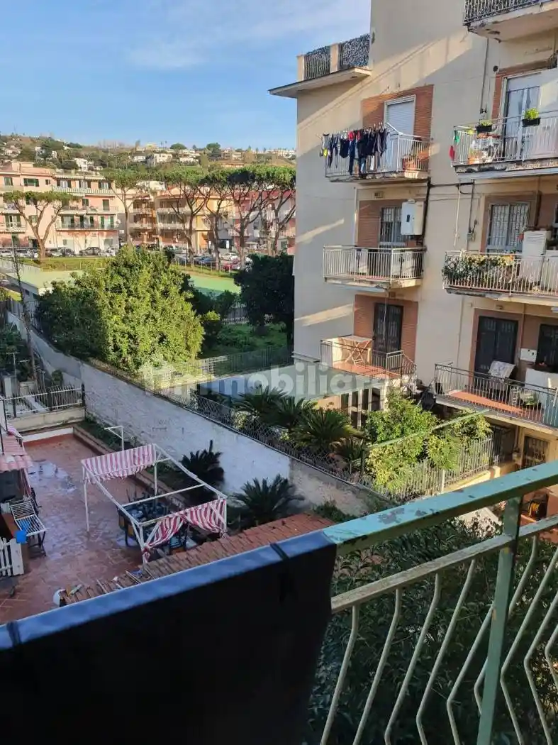 Palazzo - Edificio in vendita a Pozzuoli