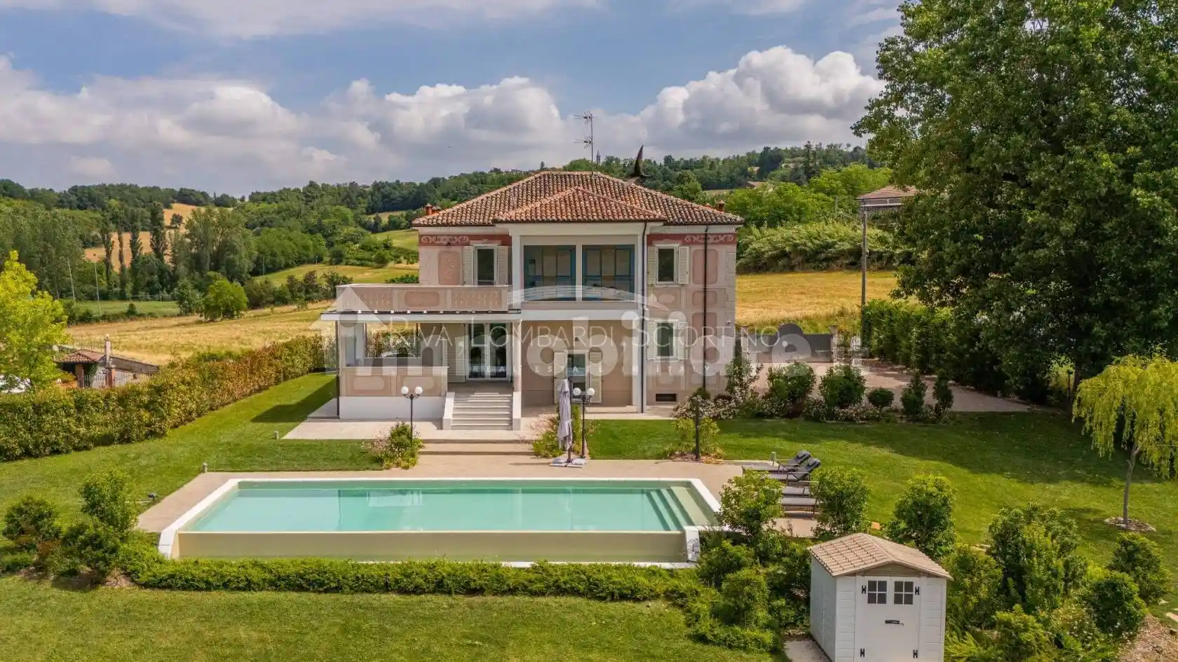 Villa in vendita a Carezzano