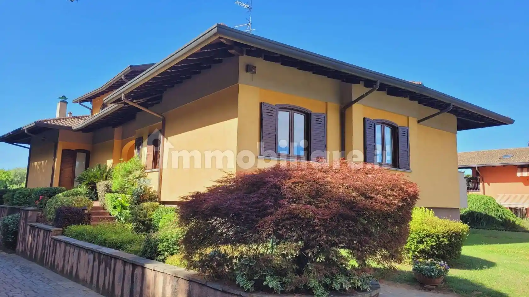 Villa in vendita a Varallo Pombia