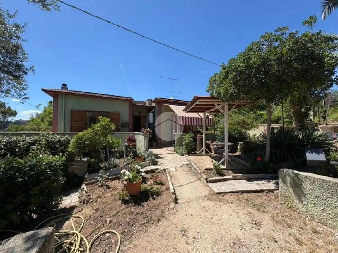 Villa in vendita a Fara in Sabina